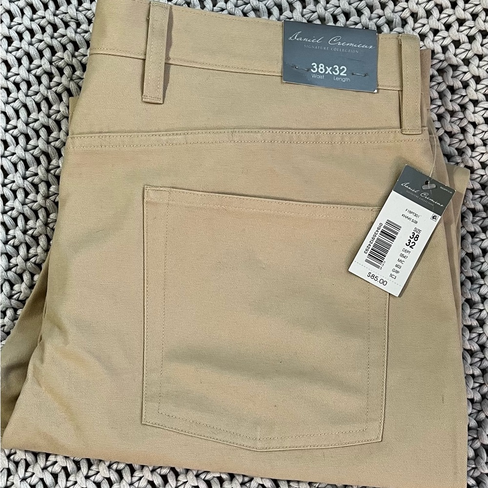 NEW Daniel Cremieux Signature Collection Khaki pants size 38